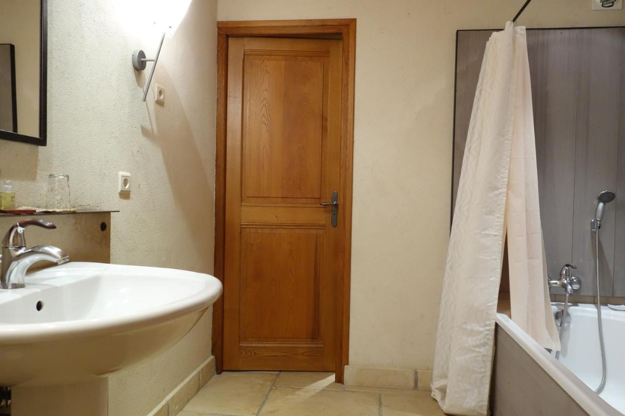Bed and Breakfast La Vallombreuse Menthon-Saint-Bernard Zimmer foto